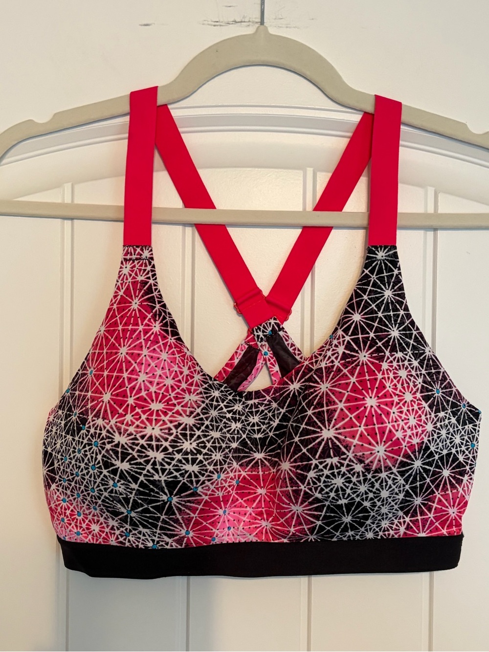 Victoria's Secret Pink & Black Geometric Strappy Sports Bra